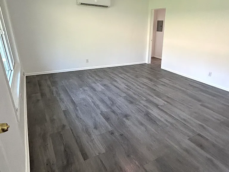 1206 W Victory Blvd #B — Photo 9