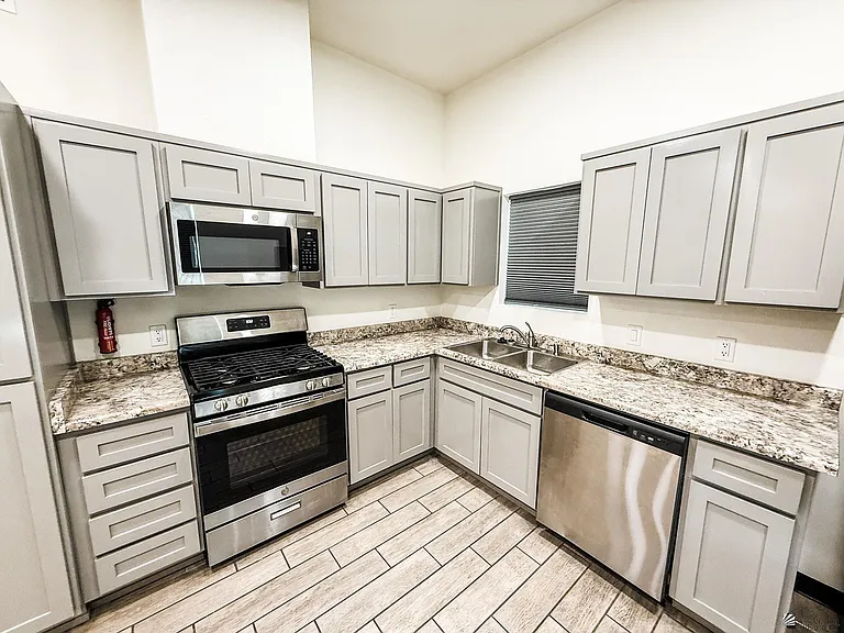 195 N 17th Ave #2 — Photo 9
