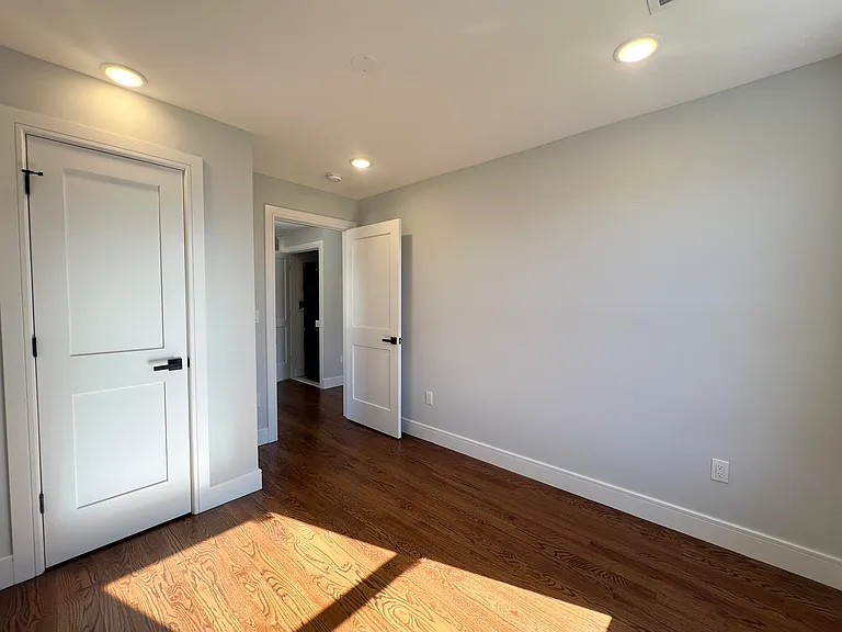 48 Tuttle St #B — Photo 10