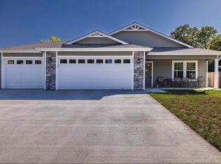 425 Banner Rd, Holton, KS 66436