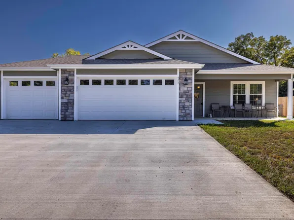 425 Banner Rd, Holton, KS 66436