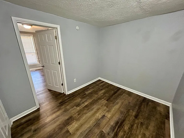 1757 Howard St — Photo 8