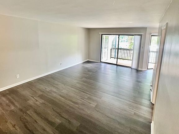 4th image of 240 Shoreline Dr