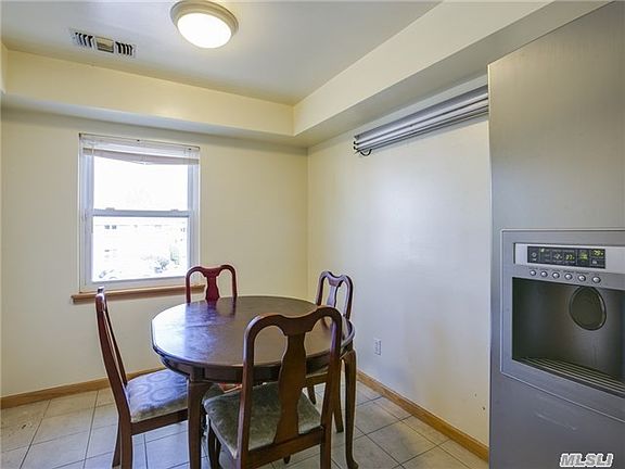 4th image of 6747 Cloverdale Ln