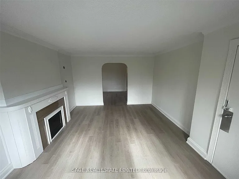 1083 Avenue Rd #4 — Photo 6