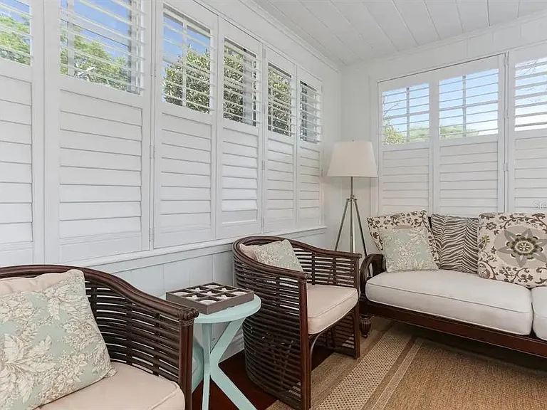 4014 W Palmira Ave — Photo 20