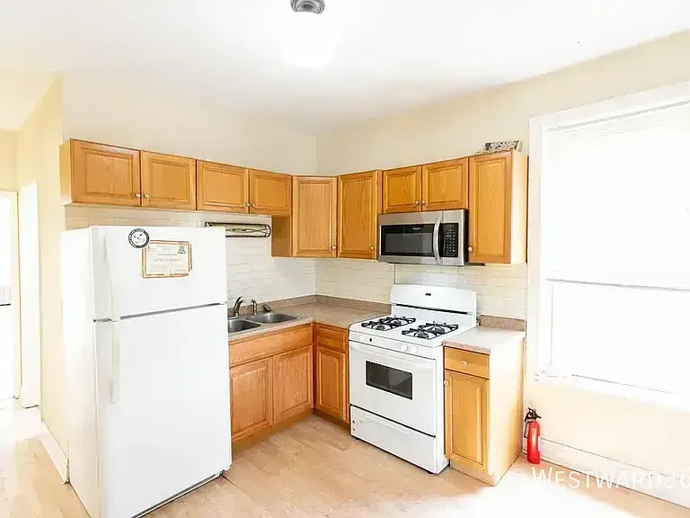 3900 N Sawyer Ave #2 — Photo 2