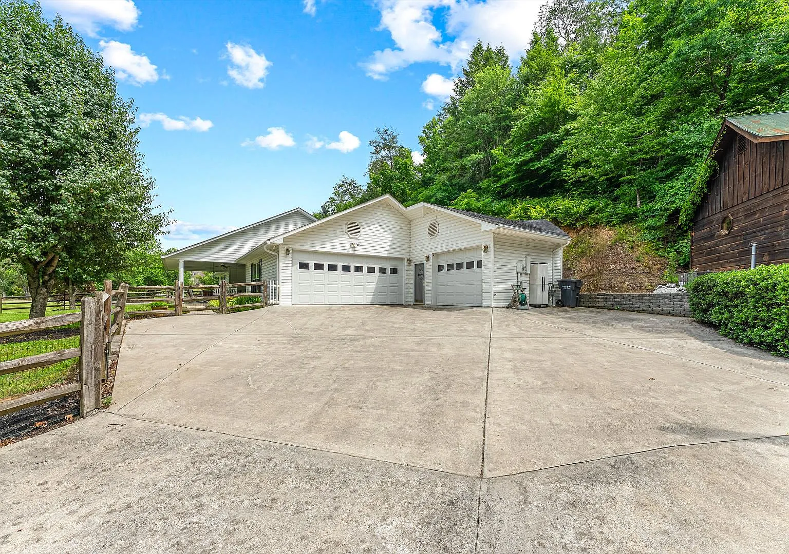 519 Country Oaks Dr — Photo 4