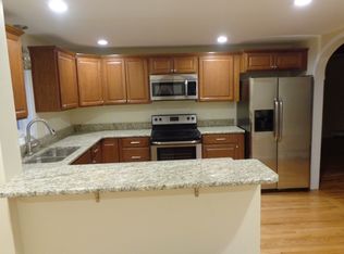 30 Crescent Ave, Farmington, CT 06032