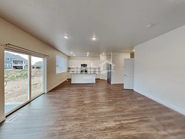 2222 E Silverado Ln — Photo 4