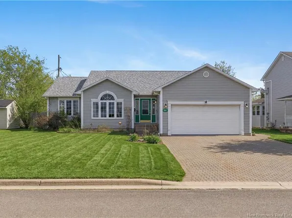 84 Hillary Cres, Moncton, NB E1C 0A8