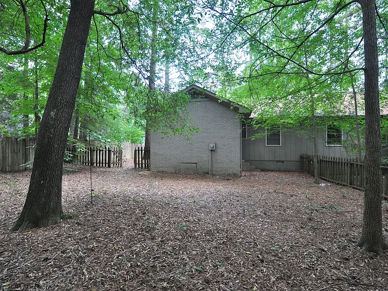2516 Foxwood Dr — Photo 5