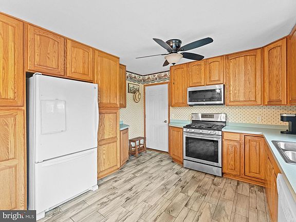 5th image of 482 Almond Rd