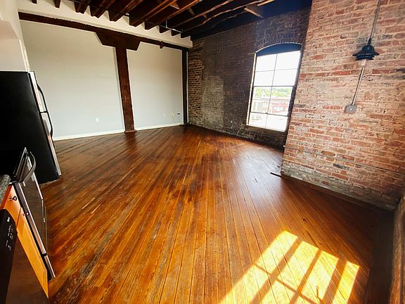 2nd image of 315 Lynn St #301