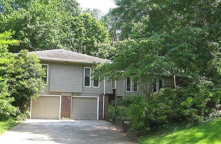 2nd image of 1429 Epping Forest Dr NE