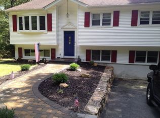 11 Woodstock Trl, Oak Ridge, NJ 07438