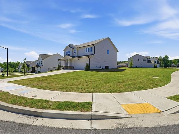 3rd image of 14 Ledgemont Way