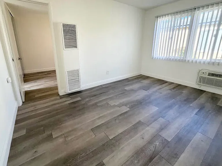 Mavis Plaza Apartments — Photo 33