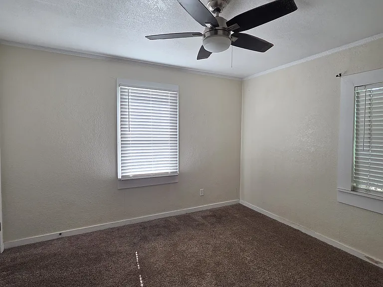 215 E Myrtle Dr — Photo 14