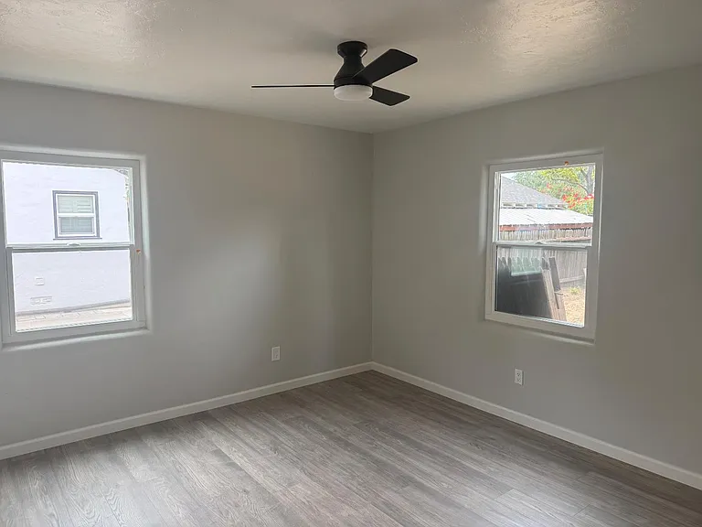 1328 College St — Photo 9