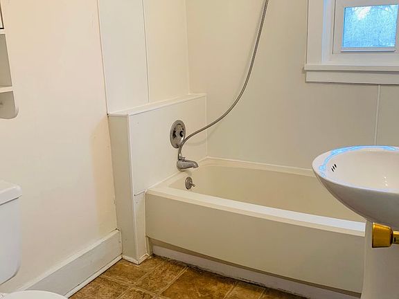4th image of 284 Sycamore St #B
