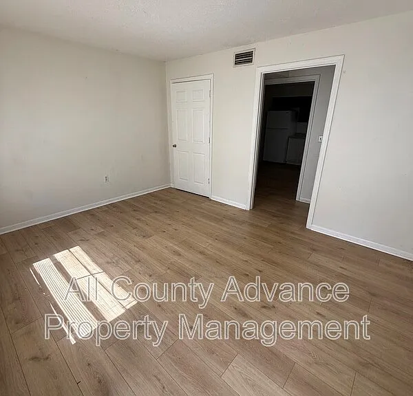 4911 E Temple Heights Rd #B — Photo 1