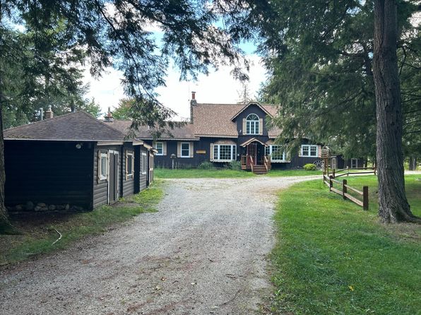 7533 Rustic Ln, Eagle River, WI 54521
