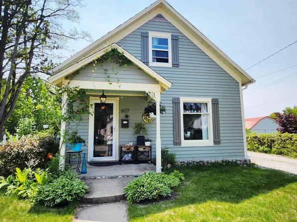 607 Chestnut St, Grayling, MI 49738