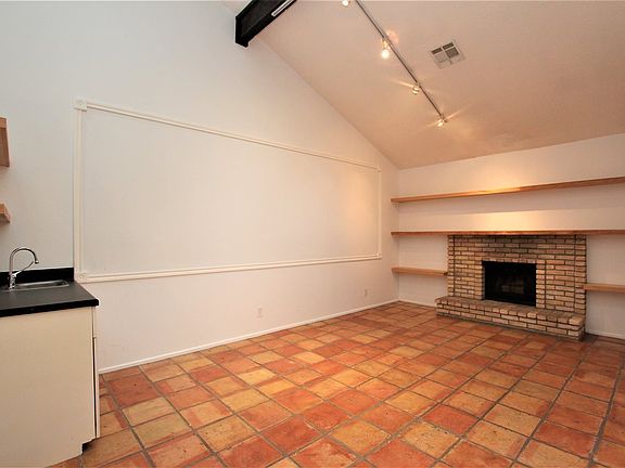 4th image of 113 S Lindenwood Dr #113