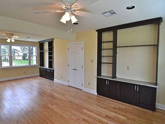 3rd image of 1477 Athis St