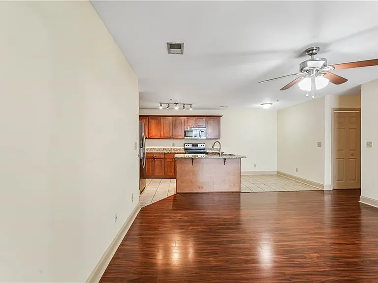 708 Madison Ln SE — Photo 4