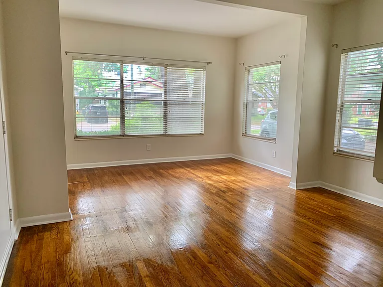 3607 Oak St #4 — Photo 12