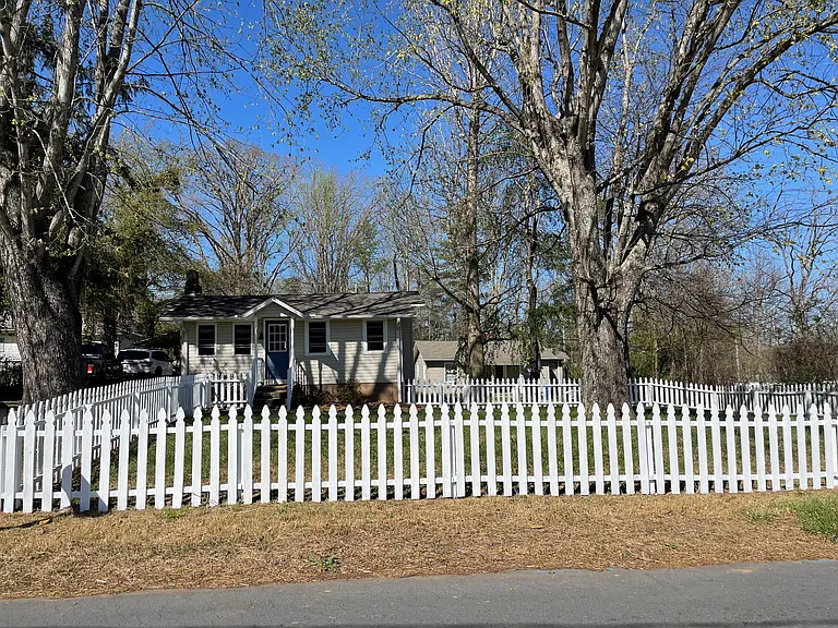 108 Merriman Rd — Photo 2