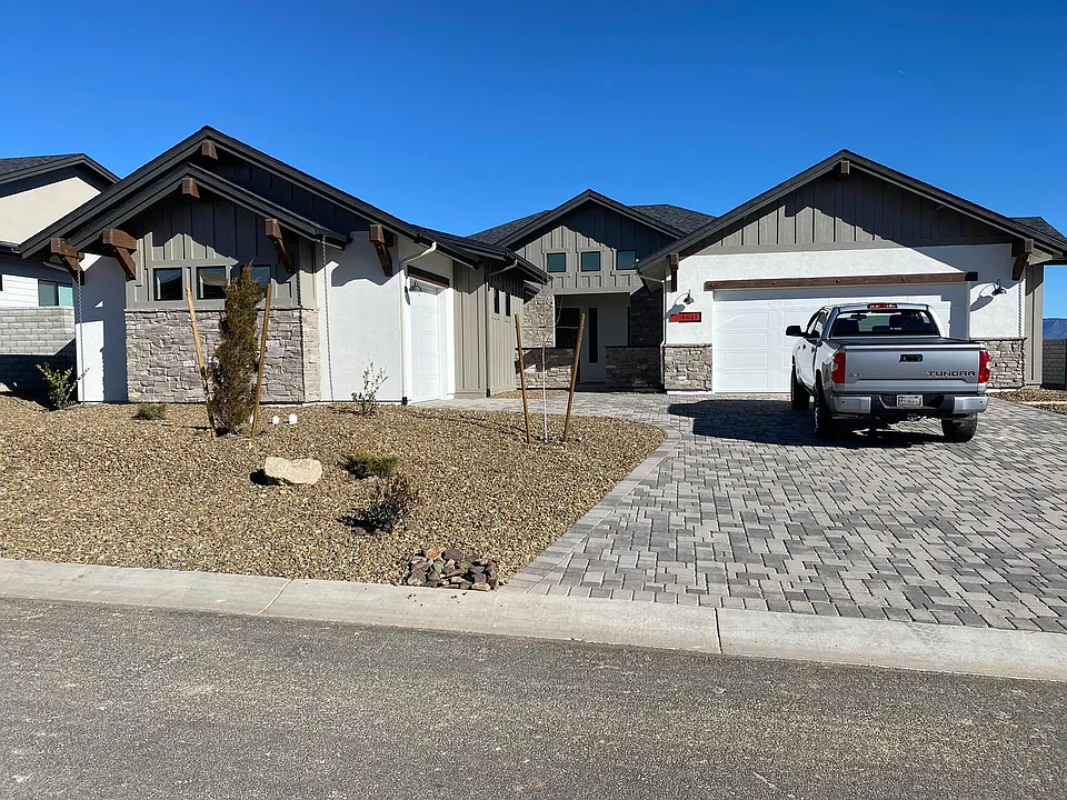 4611 E Cheshire Loop