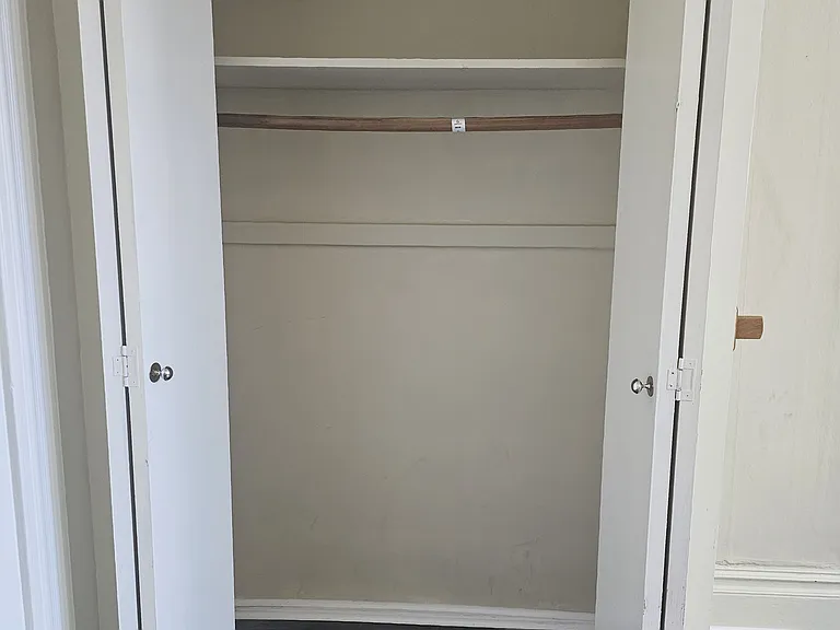 2124 NW Flanders St #16 — Photo 5