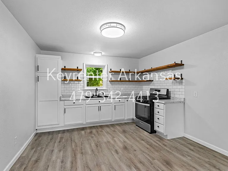 N College Duplex — Photo 11