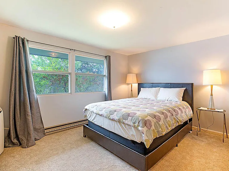 upstairs master bedroom