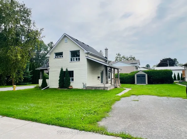26 Chapel St, Brighton, ON K0K 1H0