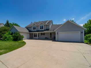 W196N11266 Shadow Wood Ln, Germantown, WI 53022