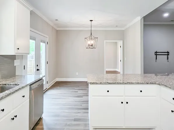 15670 Dupree Dr, Athens, AL 35614