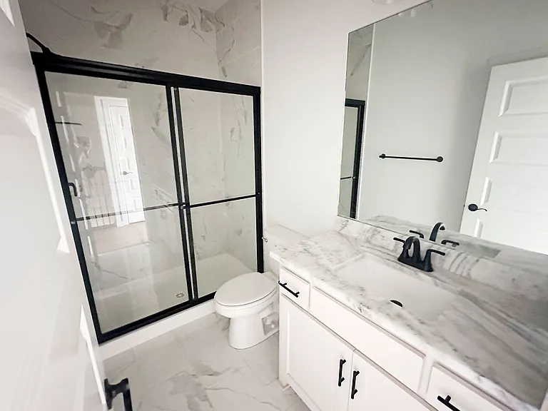 933 W Holly St — Photo 18
