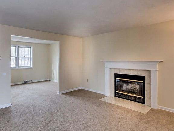 3rd image of 8577 Bayview Dr