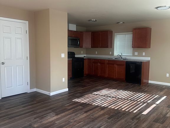 4th image of 684 Hansen St SE #A