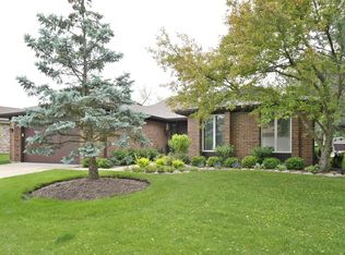 339 Basswood Dr, Northbrook, IL 60062