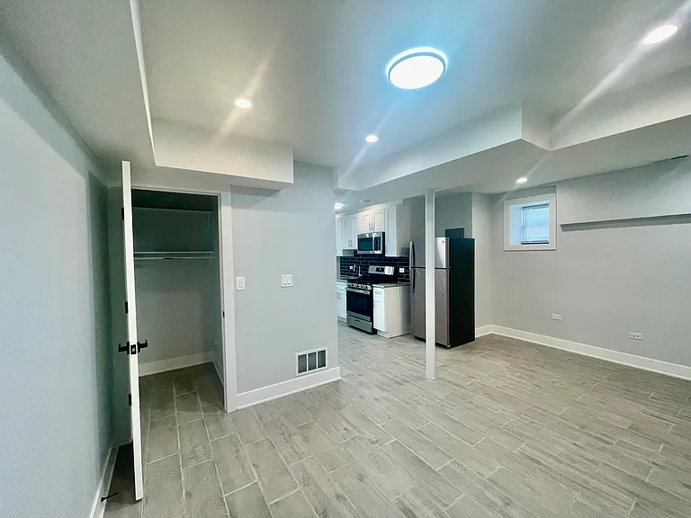 4220 S Calumet Ave — Photo 6