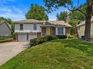 1954 E Sunvale Dr, Olathe, KS 66062