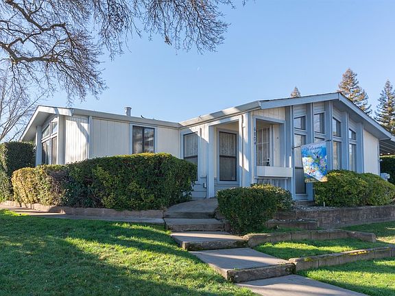3rd image of 6804 Lake Cove Ln