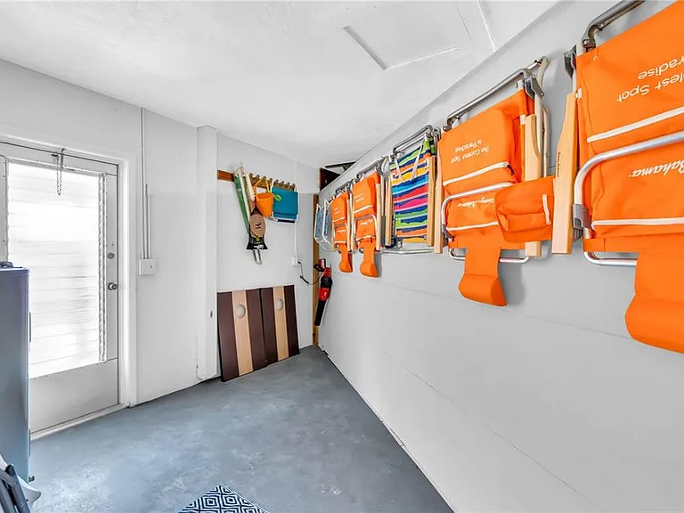 2921 Captiva Dr — Photo 47