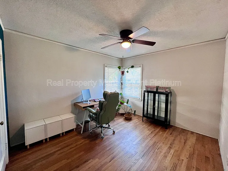 2727 E Michigan Ave — Photo 12