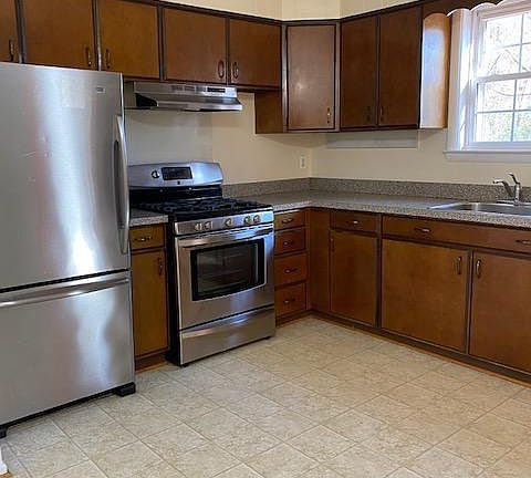 2nd image of 2431 Villanova Dr